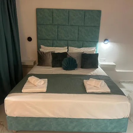 Marilouiz Apartment *